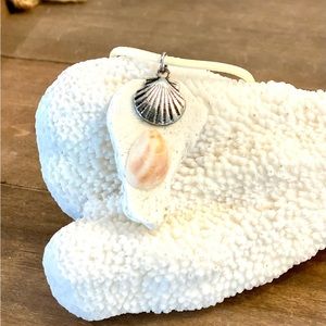73. Reversible Sand dollar and seashell necklace